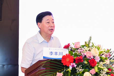 重庆市法学会常务副会长李丰川论坛的主题报告与主题研讨环节共分为四